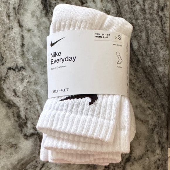 Nike Everyday Dri-FIT White Crew Socks - Picture 1 of 1